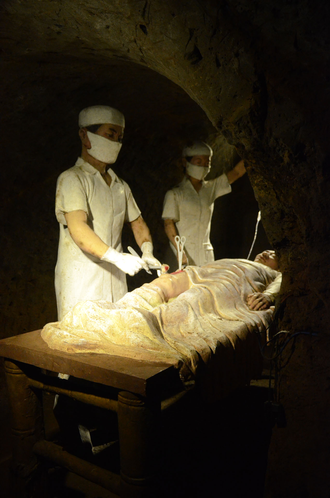 Vịnh Mốc tunnels